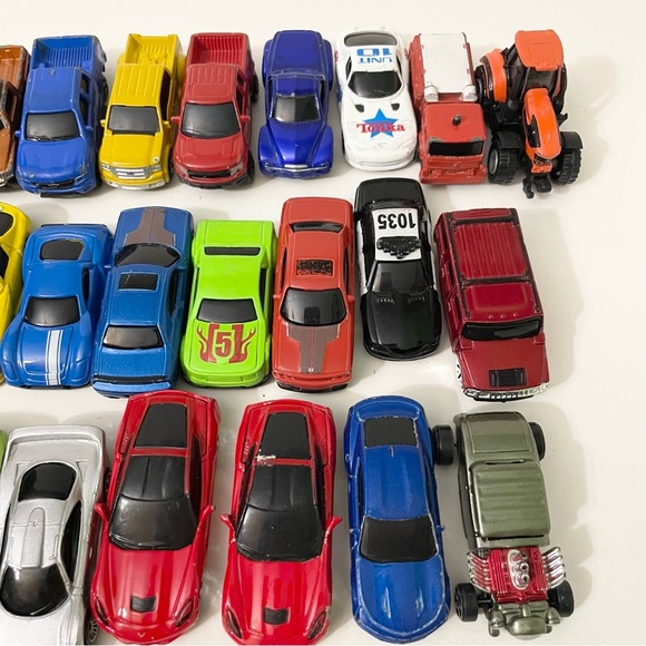 Lot of 27 Die-Cast Maisto Toy Cars Diecast - Picture 7 of 16